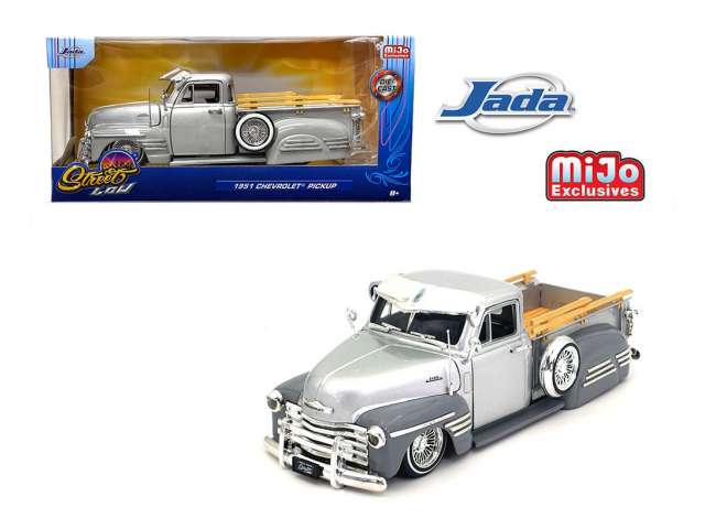 1/24 1951 Chevrolet pick-up, silver/grey