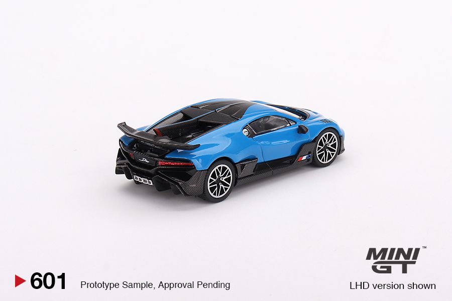 Preorder - October 2023 - 1/64 Bugatti Divo, blue bugatti