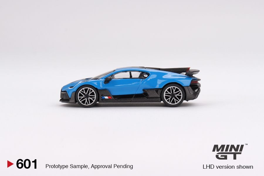 Preorder - October 2023 - 1/64 Bugatti Divo, blue bugatti