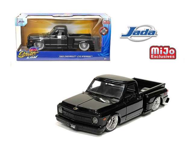 1/24 1969 Chevrolet C10 pick-up, black