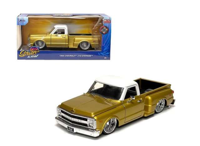 1/24 1969 Chevrolet C10 Stepside Lowrider, gold/white